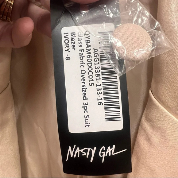 NWT Nasty Gal Glass Fabric Oversized Suit Blazer in Ivory size 4 - Picture 7 of 14